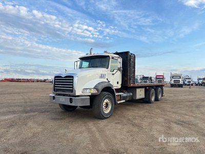 2007 Mack CT713 Granite 6x4 平台トラック