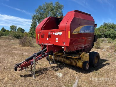 2011 New Holland BR7060 Round Baler