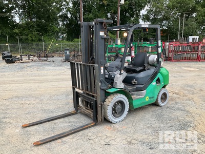 2014 Komatsu FG25T-16 4650 lb Pneumatic Tire رافعة شوكية