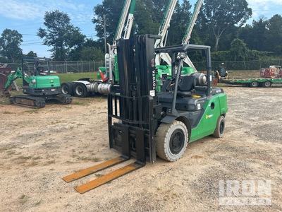 2015 Toyota 8FG45U 8500 lb Pneumatic Tire Forklift