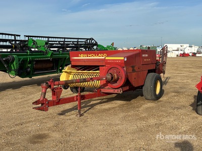 New Holland 326 Square Baler