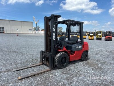 2004 Toyota 7FDU30 6600 lb Montacargas / Forklift