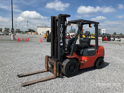 2004 Toyota 7FDU30 5600 lb Montacargas / رافعة شوكية