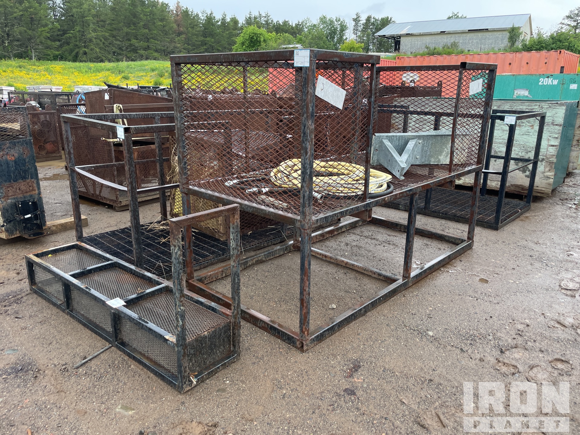 Quantity of (3) 4 ft x 8 ft Arbeitsplattform