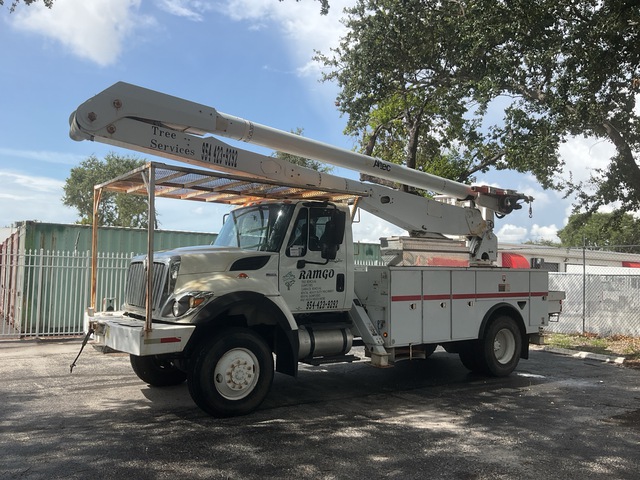 Altec AA755L 700 lb Articulated Boom on 2009 International 7300 4x4 Boom Truck Altec AA755L 700 lb Articulated Boom on 2009 International 7300 4x4 Boom Truck