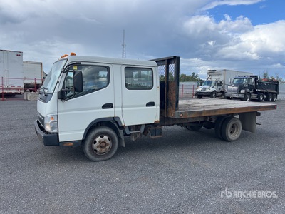 2007 Mitsubishi Fuso 4x2 Crew Cab COE Camion à Plateau