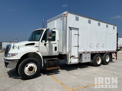 2009 International DuraStar 4400 6x2 Van Truck