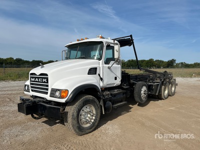 2006 Mack CV713 8x4 Roll-off vrachtwagen