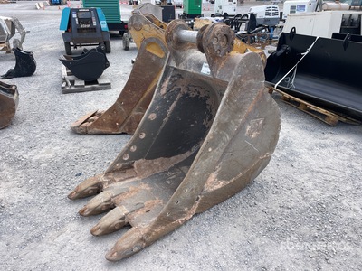 33 in Digging Excavator Bucket