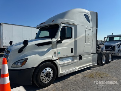 2018 Freightliner Cascadia 126 Ciągnik siodłowy T/A z kabiną sypialną
