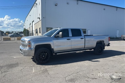 2015 Chevrolet Silverado 2500 HD 4x4 Crew Cab بيك اب