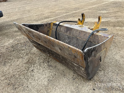 Brandt 60 in Q/C Hydraulic Tilting Godet de pelleteuse - Fits John Deere 210G