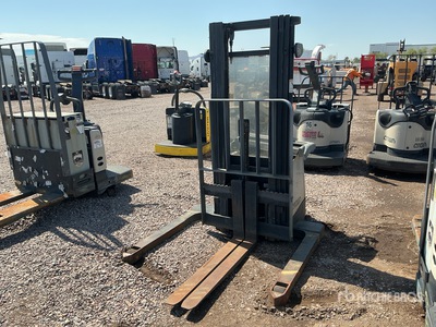2016 Crown SX3000-30 3000 lb Electric Stacker