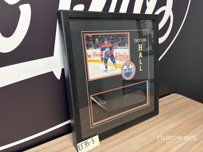 Taylor Hall Picture & Signed Hockey Stick Varios, Articulos y equipos deportivos