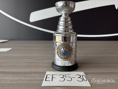 1987 Oilers Stanley Cup Figurine
