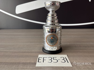 1988 Oilers Stanley Cup Figurine