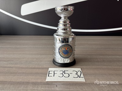 1990 Oilers Stanley Cup Figurine