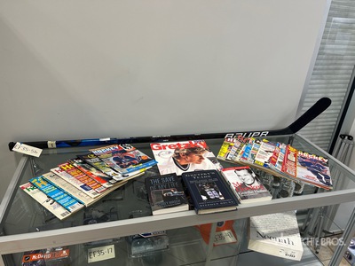 Slater Koekkoek Hockey Stick, Wayne Gretzky Official Calendar, (3) Books, Qty of Hockey Illustrated Magazines Varios, Articulos y equipos deportivos