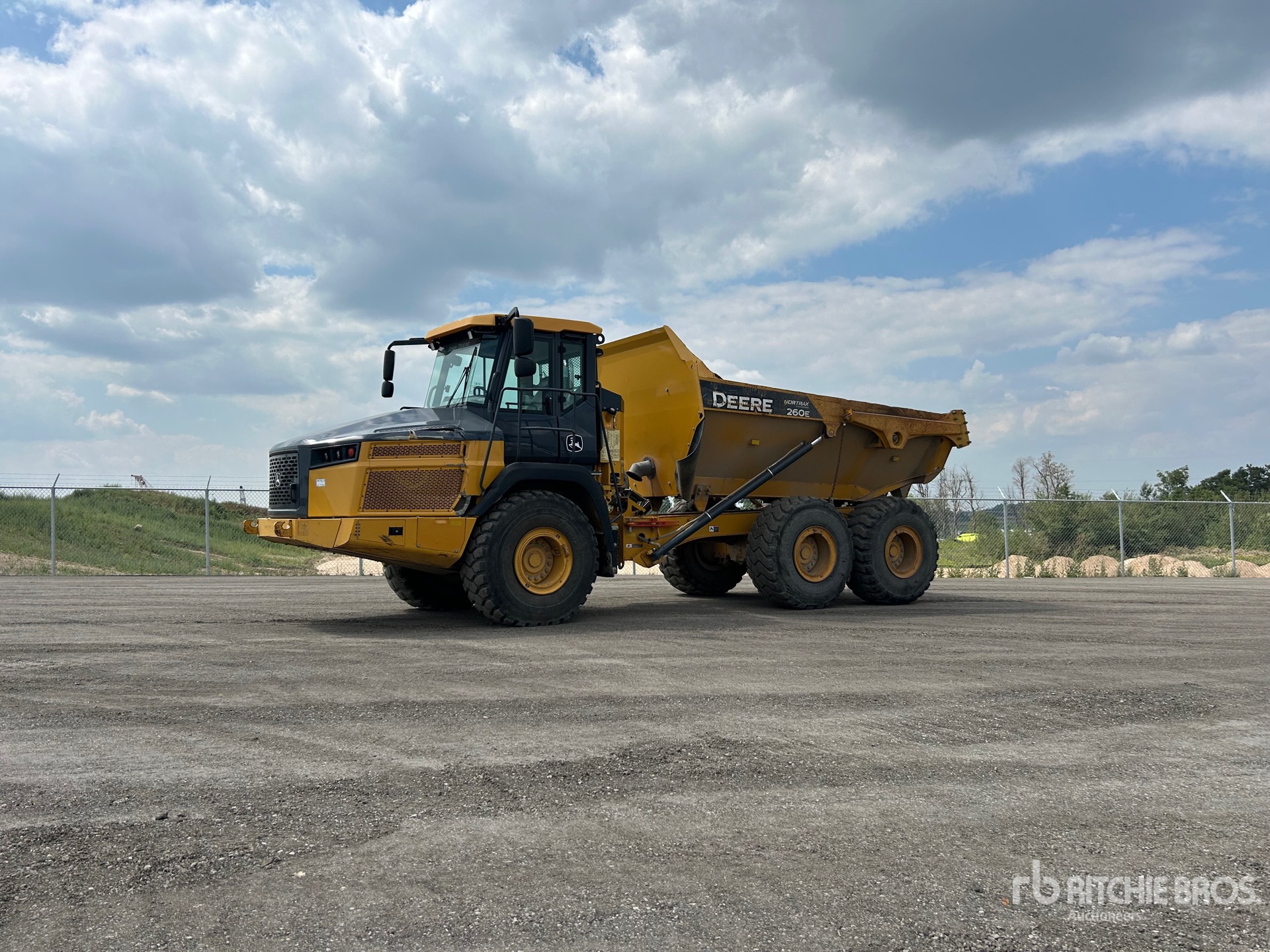 2018 John Deere 260E Articulated Dump Truck