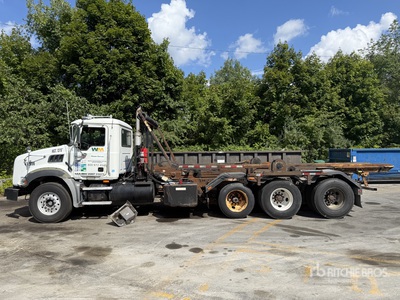 2007 Mack CTP713 Roll-Off Truck