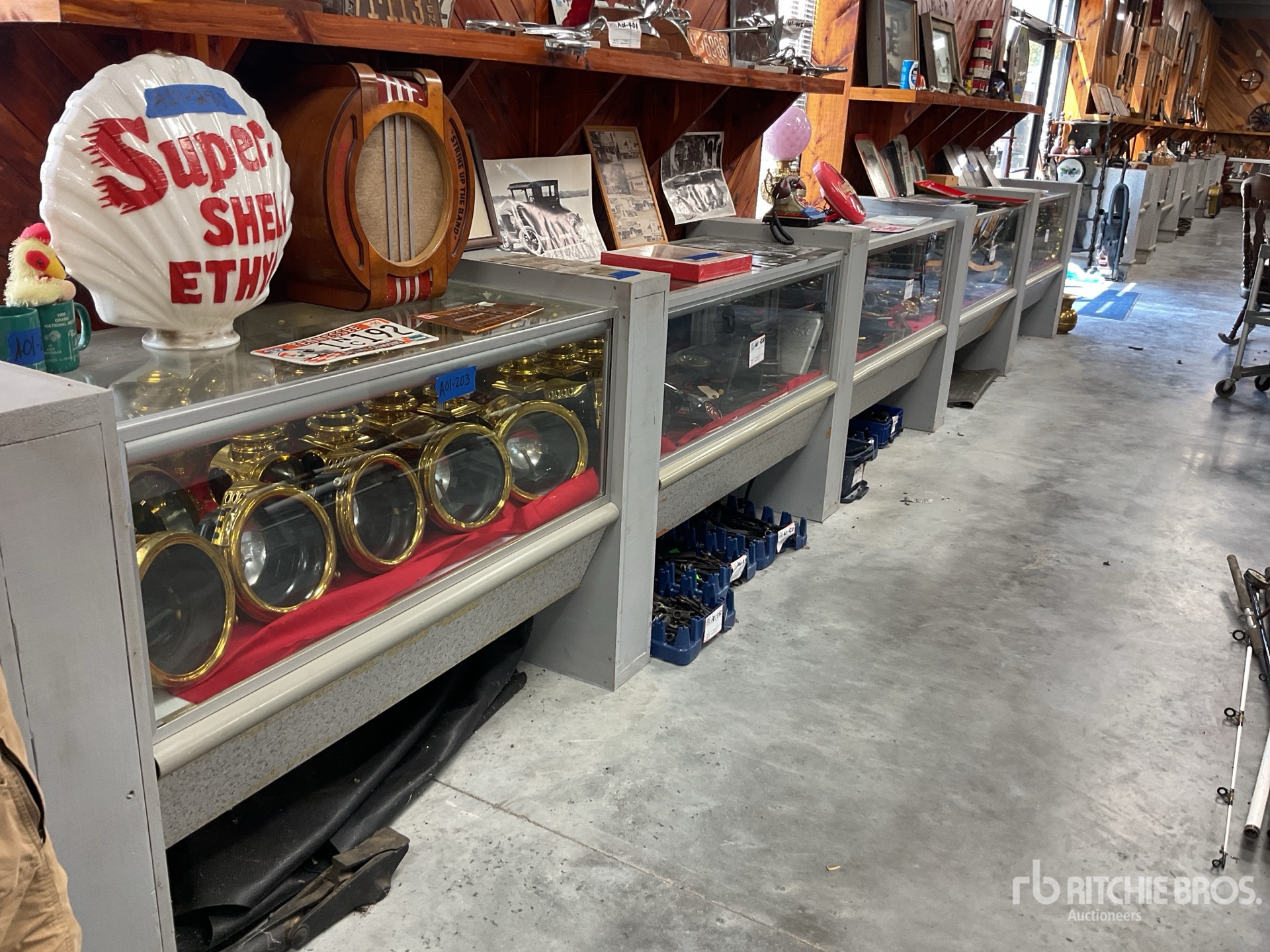 5 section Display Case Antiquités