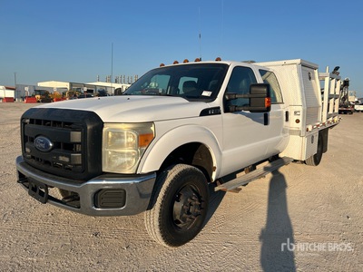 2015 Ford F-350 4x4 Crew Cab Flatbed Truck