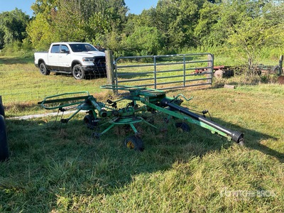 John Deere 752 Hay Tedder