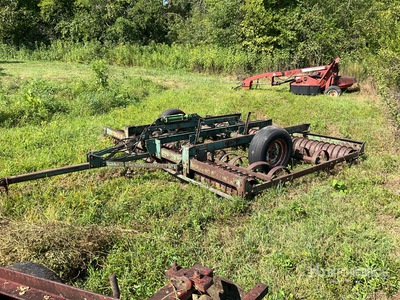 John Deere 141 in Cultipacker