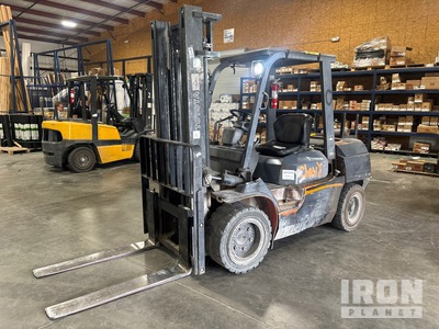 2004 Toyota 7FDU35 8000 lb Pneumatic Tire Forklift