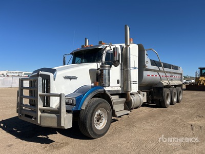 2005 Kenworth T800B 8x6 Sleeper Tri/A Dump Truck