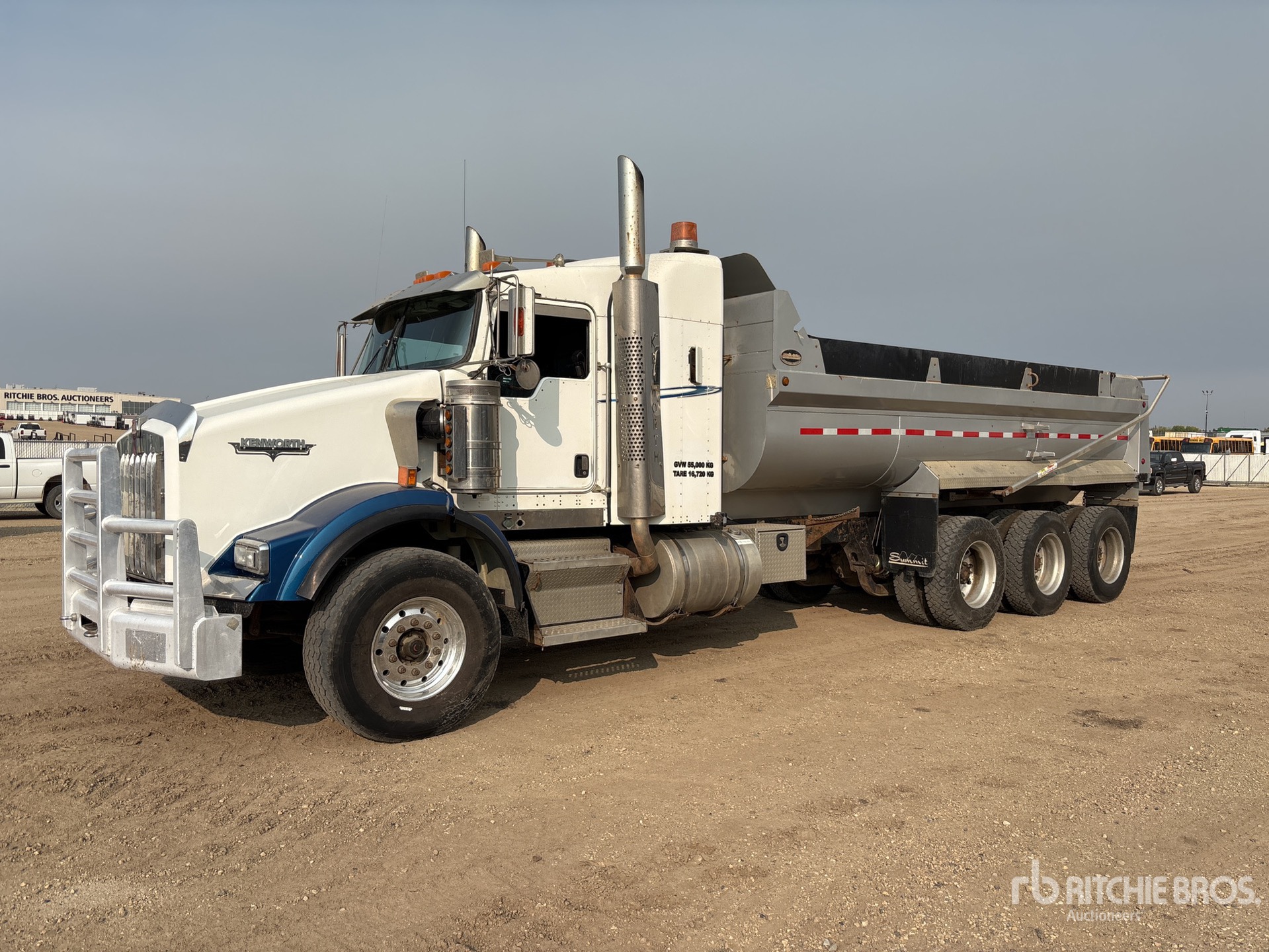 2005 Kenworth T800B 8x6 Sleeper 4-Achs Kipper-Lkw