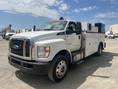2017 Ford F-750 4x2 Service Truck
