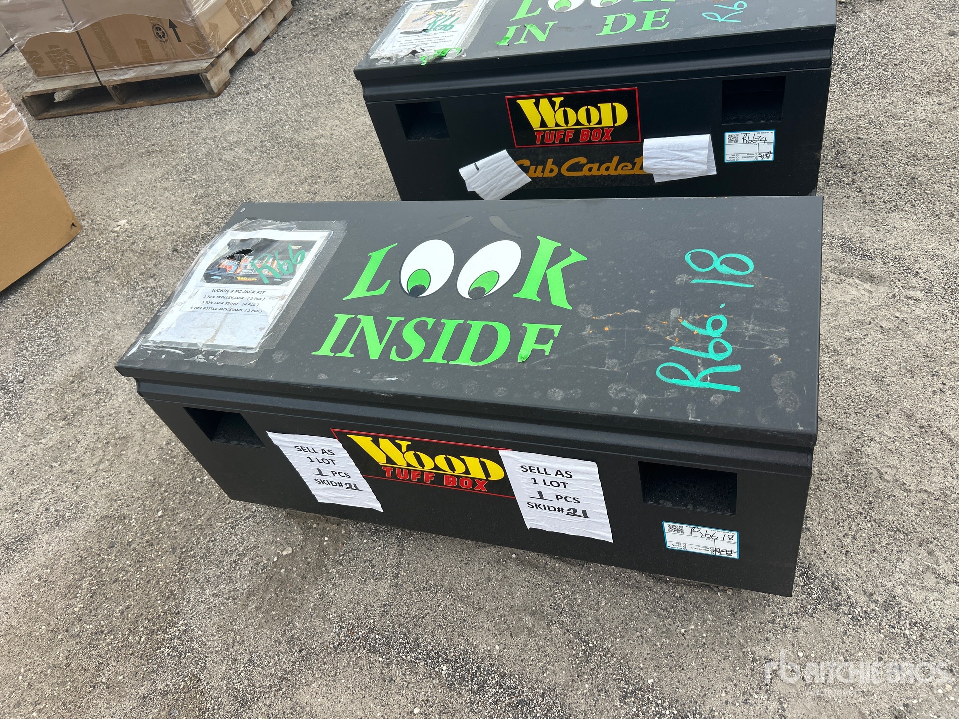Wokin Hydraulic Jack & Jack Stands w/ 42 in Box