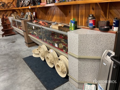 2 section Display Case Antiquités