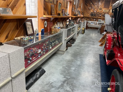 4 section Display Case Antiquités