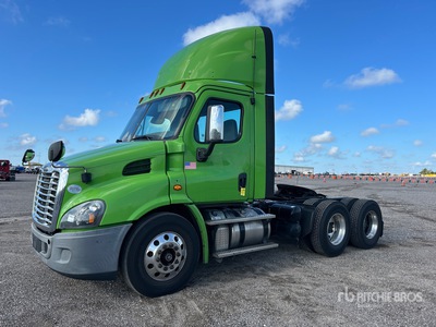 2019 Freightliner Cascadia 113 6x4 T/A Day Cab Truck Tractor