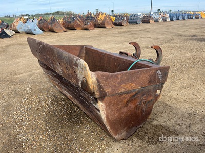 65 in Q/C Hydraulic Tilting Excavator Bucket - Fits Komatsu 250 series