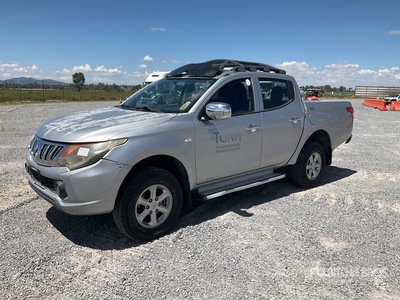 2016 Mitsubishi L200 4x4 Crew Cab Camioneta / Pick Up