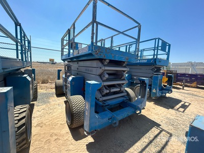 2014 Genie GS-5390RT Dual Fuel Scissor Lift