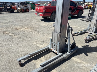 2016 Sumner 2124 Materialaufzug