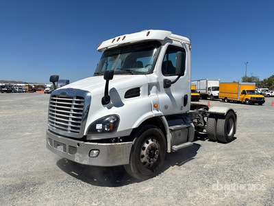 2016 Freightliner Cascadia 113 4x2 S/A Day Cab Truck Tractor