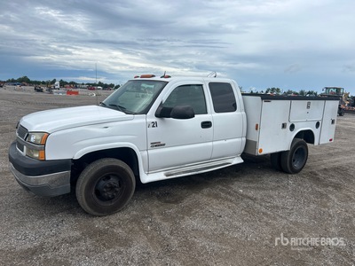 2004 Chevrolet 3500 4x2 Extended Cab شاحنة متعددة الاغراض