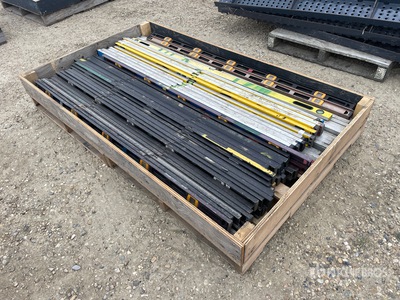 Quantity of 6 ft Builders Level Niveau laser