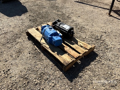 Quantity of (2) Hydraulic Motors Parti varie