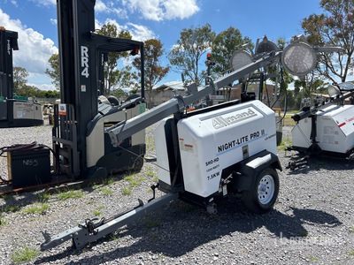 2014 Allmand Bros. Night lite Pro ll 7.5 kW Torre de Iluminacion / Light Tower