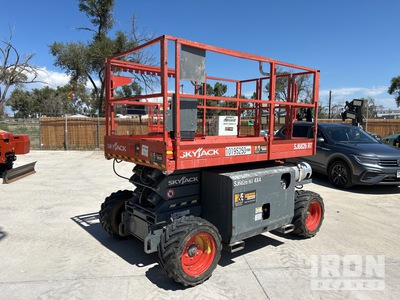 2016 Skyjack SJ6826RT Dual Fuel 4x4 Scissor Lift