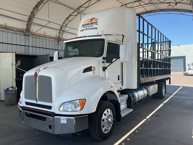 2018 Kenworth T440 4x2 Flatbed Truck
