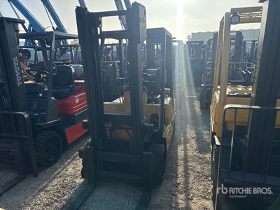 Komatsu FG25ST11 5200 lb Cushion Tire フォークリフト