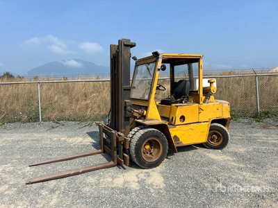 Clark C500-Y100D 10000 lb Pneumatic Tire Forklift