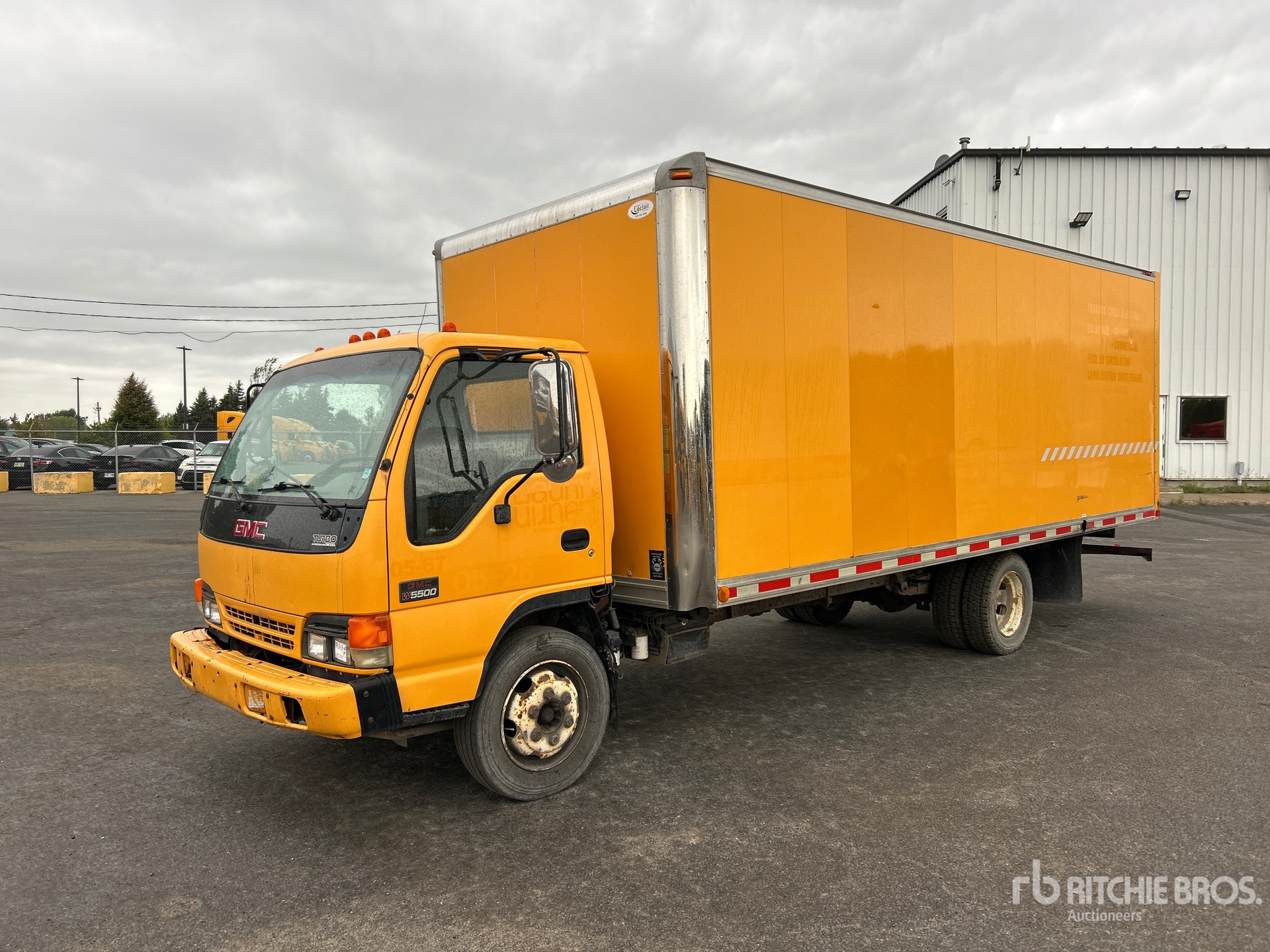 2005 GMC W5500 4x2 Van Truck